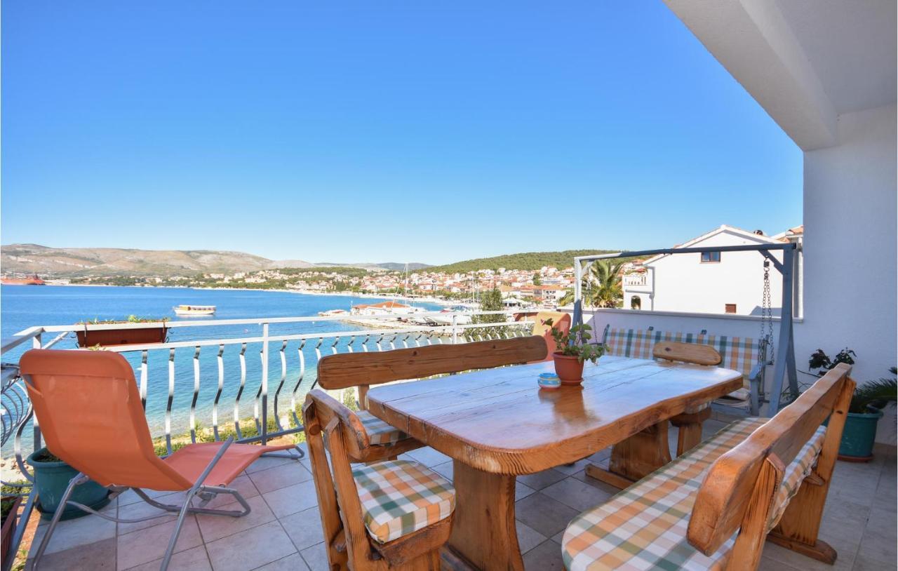 2 Bedroom Beautiful Apartment In Okrug Gornji Trogir Exteriör bild