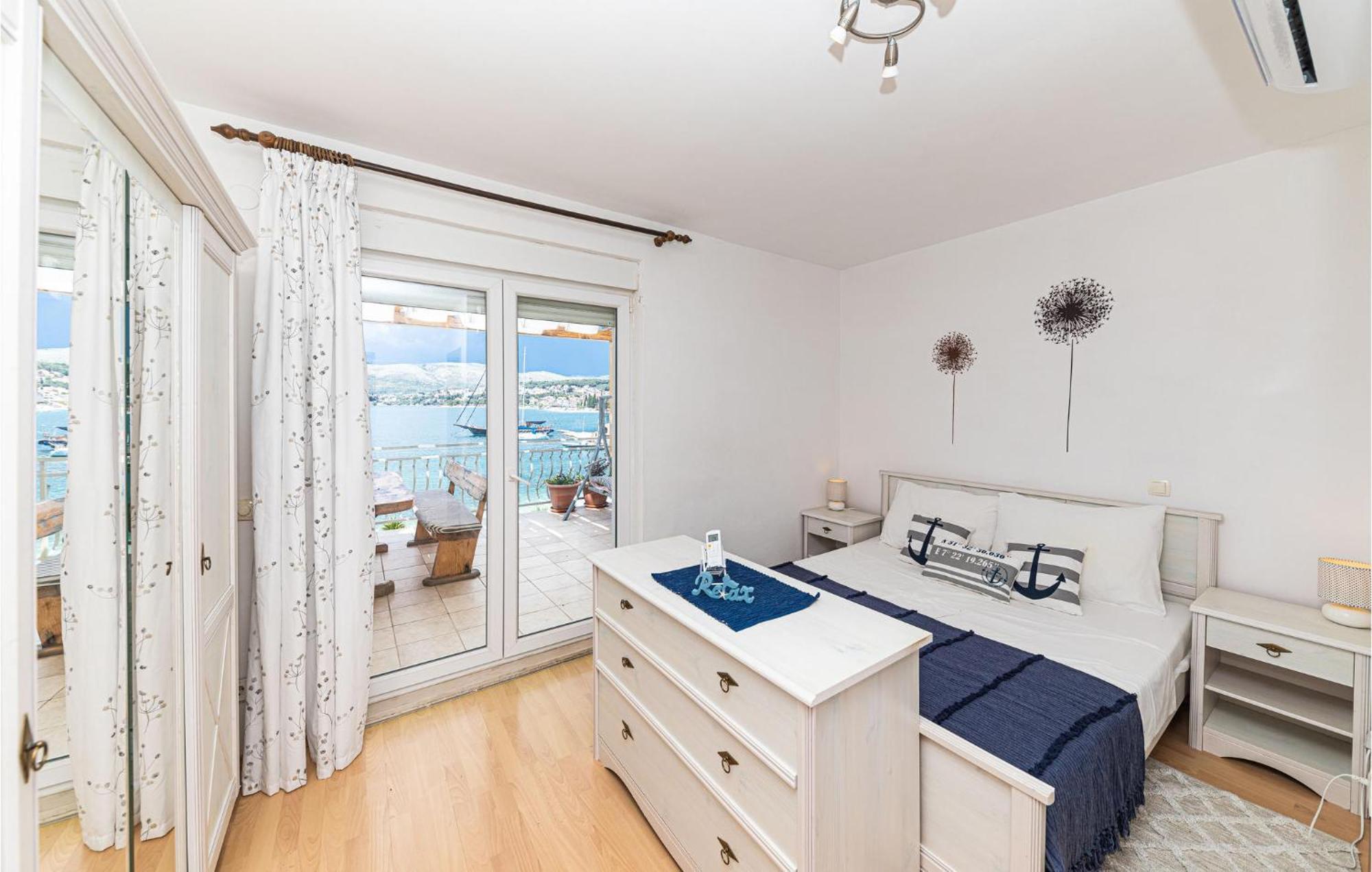 2 Bedroom Beautiful Apartment In Okrug Gornji Trogir Exteriör bild