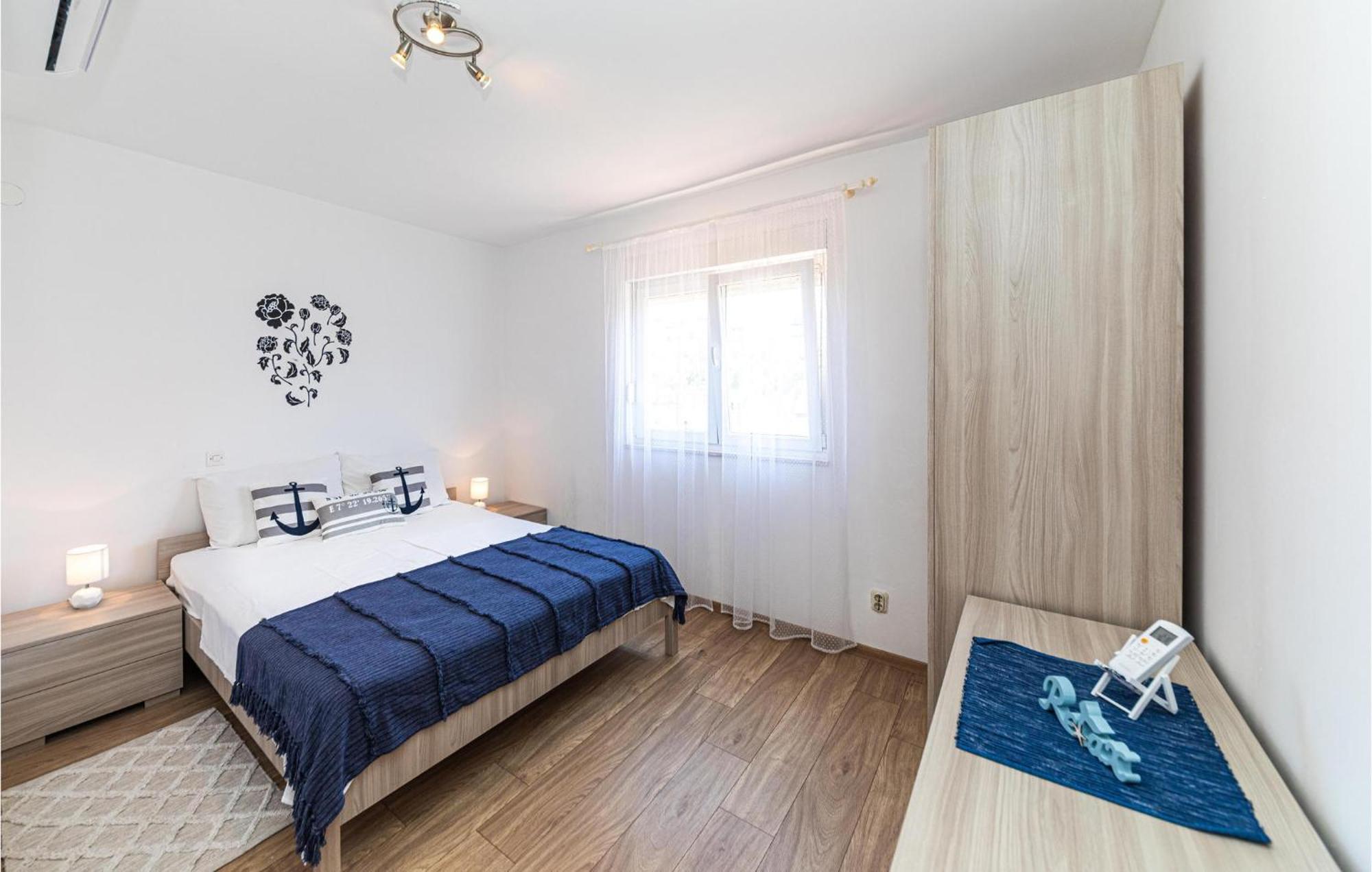 2 Bedroom Beautiful Apartment In Okrug Gornji Trogir Exteriör bild